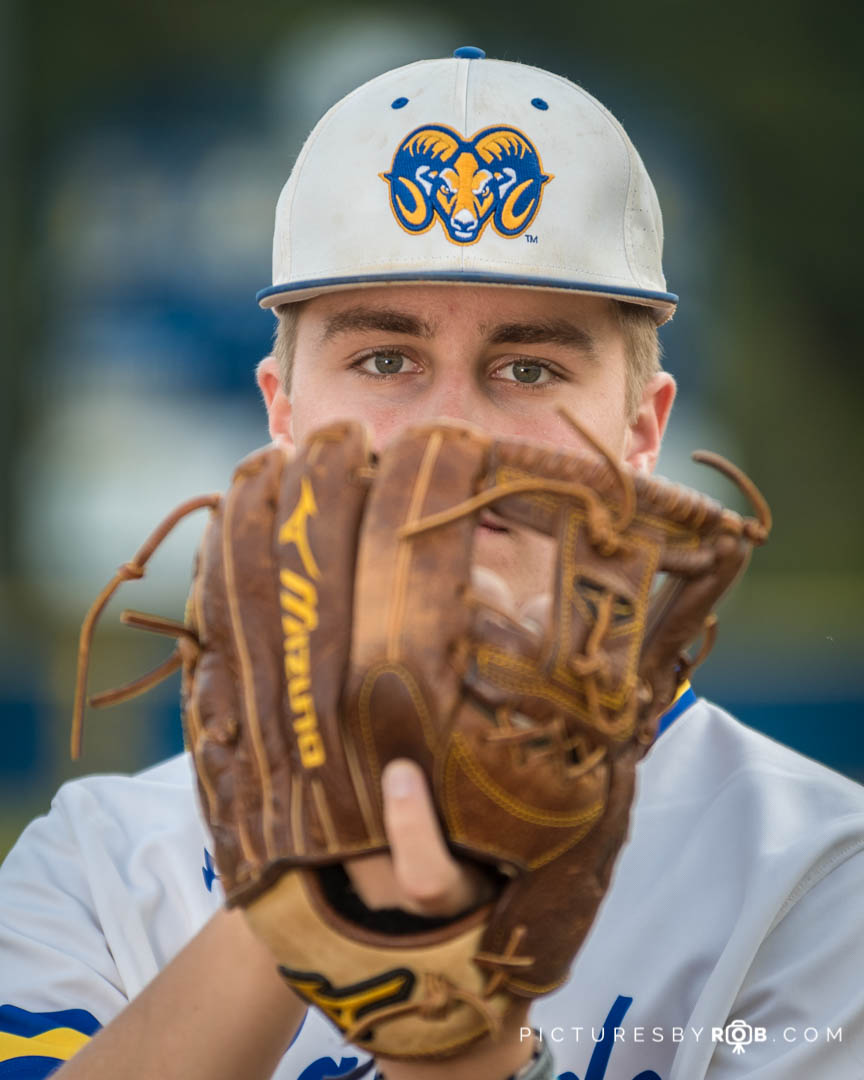 Karsten Senior Pics eyes over his glove